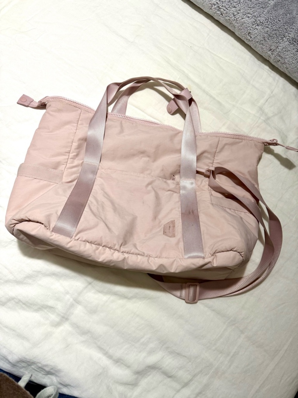 Light Blush Women’s Travel Tote Bag with Versatile Straps